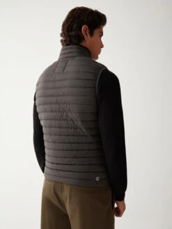 Colmar Men's Gilet Vest I Øko Dun - Herre - Vulcan (2022/23) 10 Colmar Men's Gilet Vest I Øko Dun - Herre - Vulcan (2022/23) -BUB Snow Butik colmar mens gilet vest i oeko dun herre vulcan 202223 580x773p 2