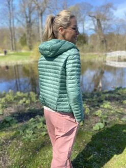 Colmar Women's Sporty Hooded Dunjakke - Dame - Honduras (naturgrøn) 14 Colmar Women's Sporty Hooded Dunjakke - Dame - Honduras (naturgrøn) -BUB Snow Butik colmar womens sporty hooded dunjakke dame honduras naturgroen 580x773p 6