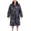 Advance Long Sleeve Surf Poncho | Voksne | Black Camo/Black -BUB Snow Butik dryrobe advance long sleeve surf poncho voksne black camoblack 580x773p