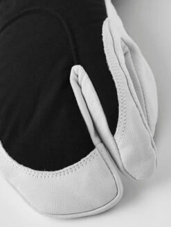 Hestra Heli Ski Female 3-Finger Skihandsker - Dame - Black/Off White -BUB Snow Butik hestra heli ski female 3 finger skihandsker dame blackoff white 580x773p 4