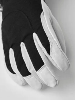 Hestra Heli Ski Female 5-finger Skihandsker - Dame - Black/Off White 10 Hestra Heli Ski Female 5-finger Skihandsker - Dame - Black/Off White -BUB Snow Butik hestra heli ski female 5 finger skihandsker dame blackoff white 580x773p 1